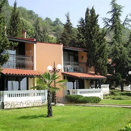 Village 4* Elenite